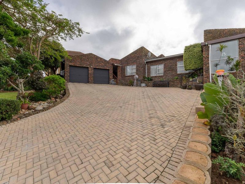 Family Haven with Ocean Views in Dana Bay - Photo 4