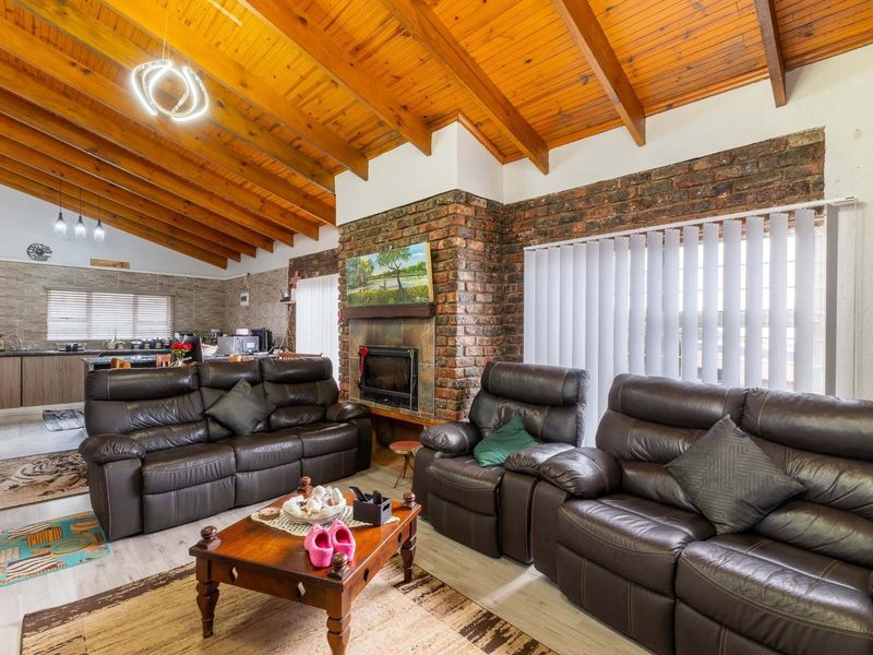 Family Haven with Ocean Views in Dana Bay - Photo 7