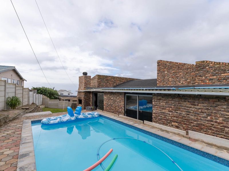 Family Haven with Ocean Views in Dana Bay - Photo 3