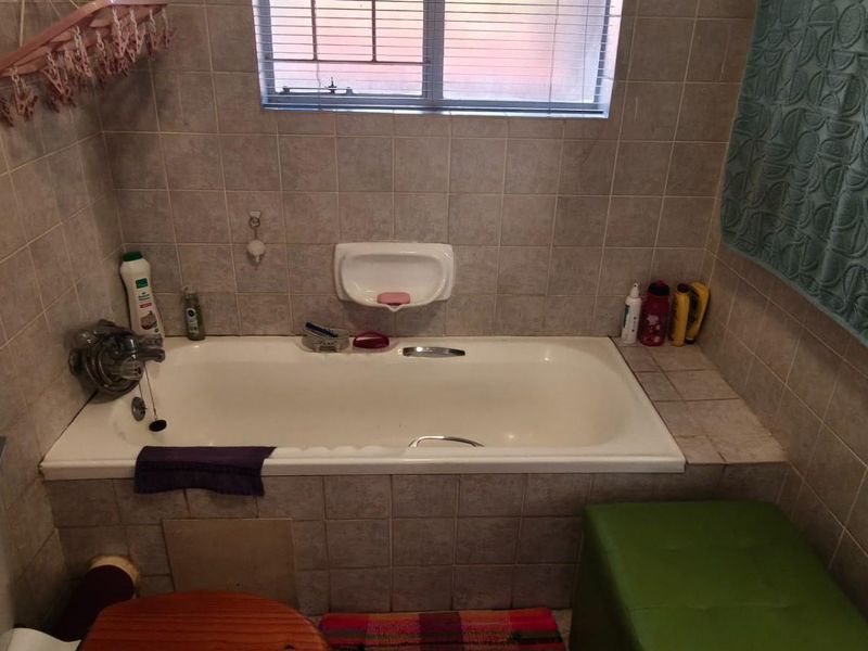 3 Bedroom 2 Bathroom 2 Garage for Sale in Eldoraigne - Photo 8