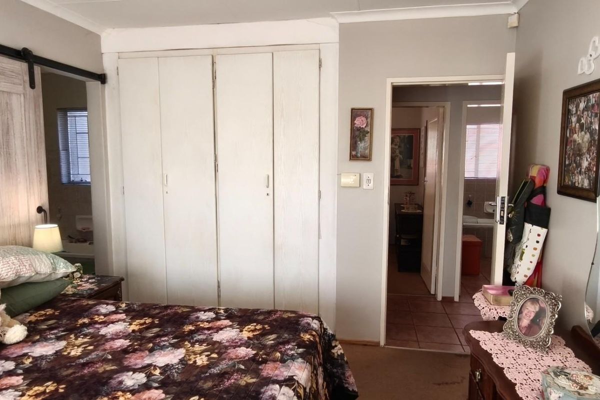 3 Bedroom 2 Bathroom 2 Garage for Sale in Eldoraigne - Photo 5