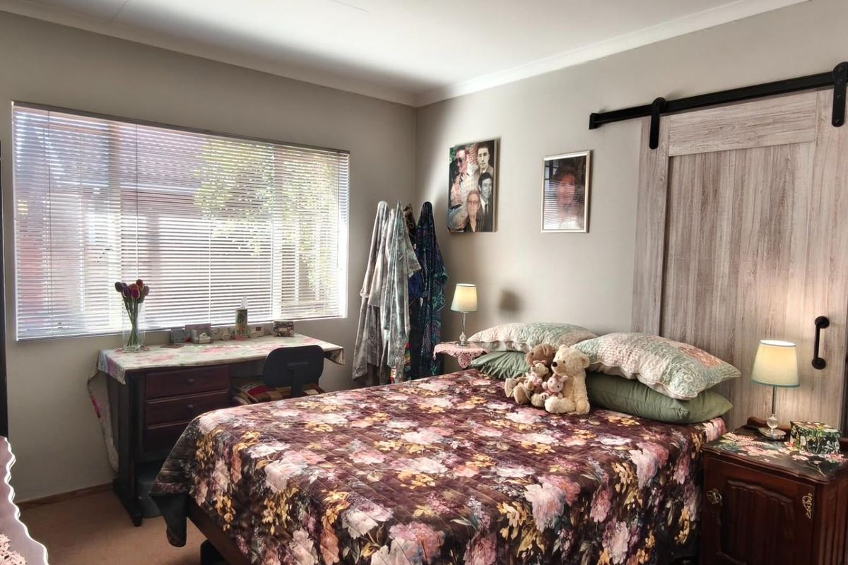 3 Bedroom 2 Bathroom 2 Garage for Sale in Eldoraigne - Photo 3