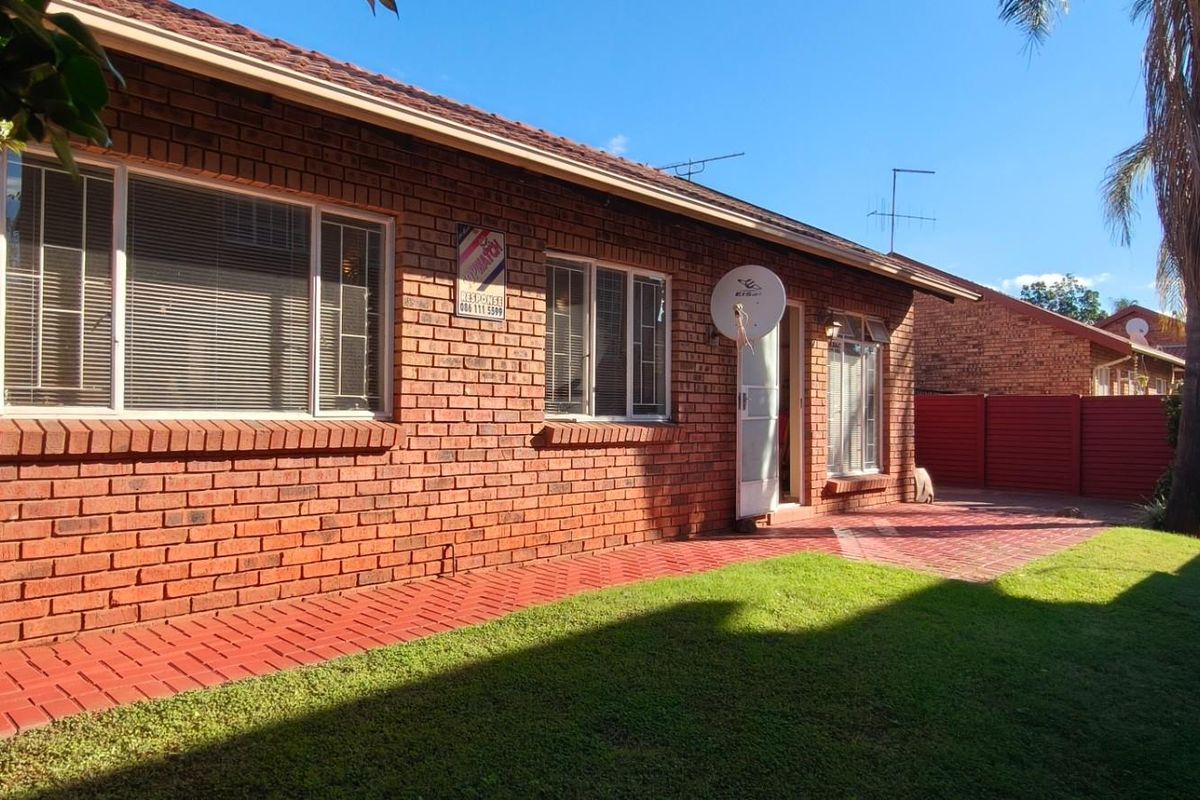 3 Bedroom 2 Bathroom 2 Garage for Sale in Eldoraigne - Photo 2