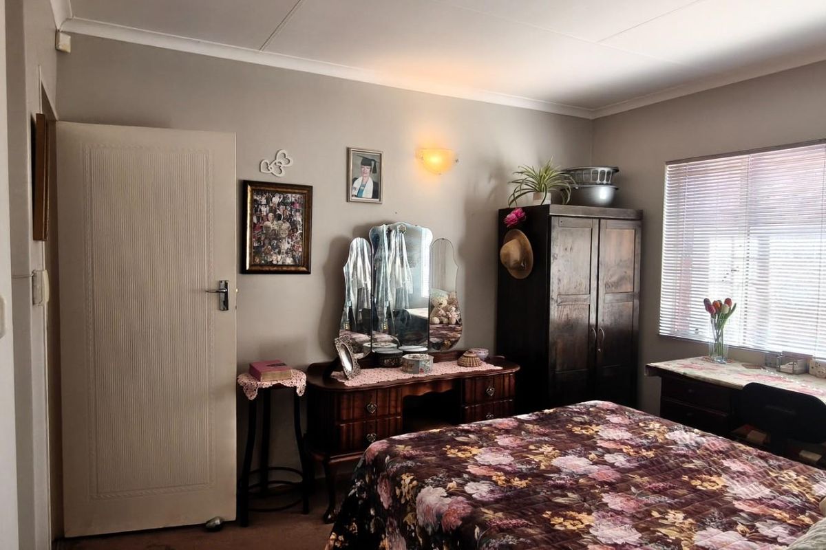 3 Bedroom 2 Bathroom 2 Garage for Sale in Eldoraigne - Photo 4