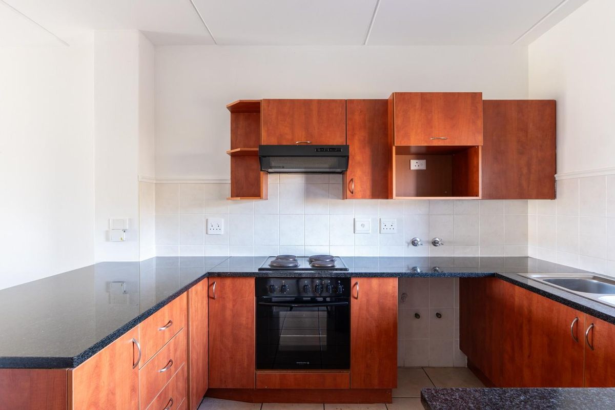 3-Bedroom Ground Floor Apartment in Langebaan Country Estate - Photo 4