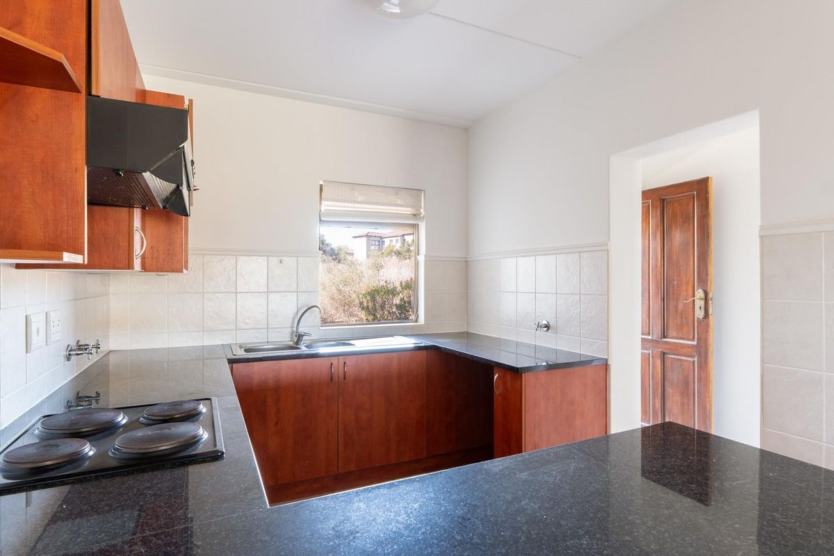 3-Bedroom Ground Floor Apartment in Langebaan Country Estate - Photo 5