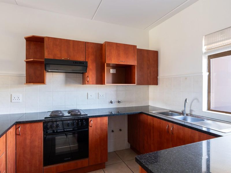 3-Bedroom Ground Floor Apartment in Langebaan Country Estate - Photo 3