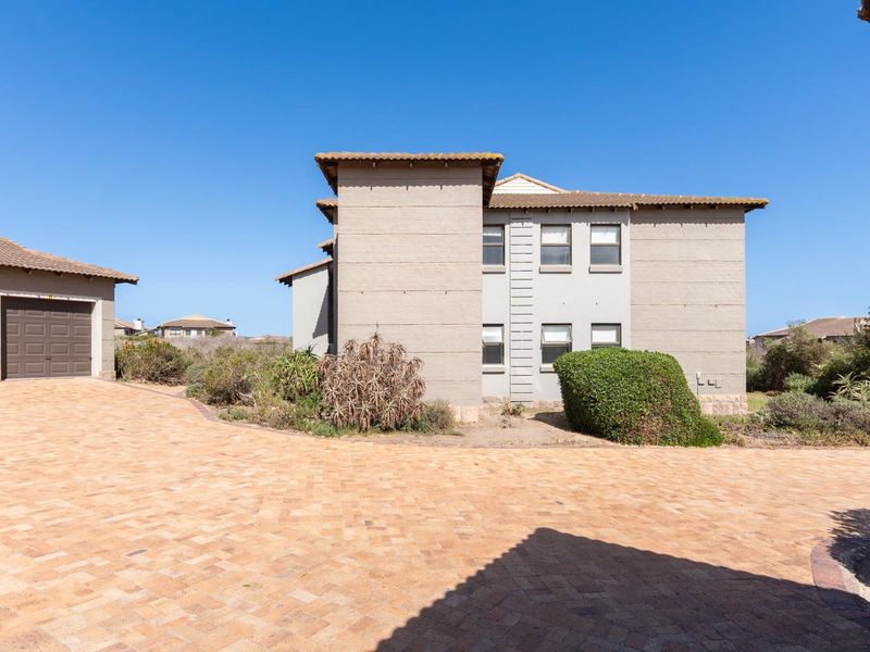 3-Bedroom Ground Floor Apartment in Langebaan Country Estate - Photo 1