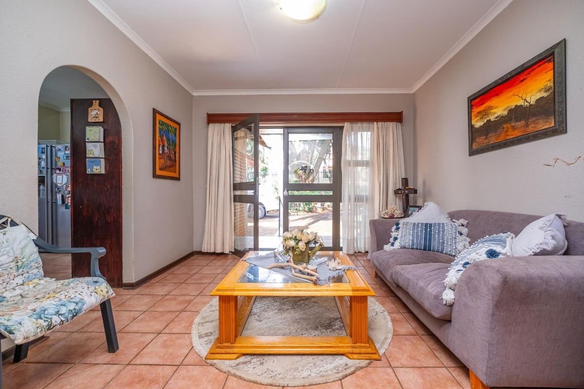 Freehold 6 Bedroom 4.5 Bathrooms 2 Garages with Solar for sale - Photo 3