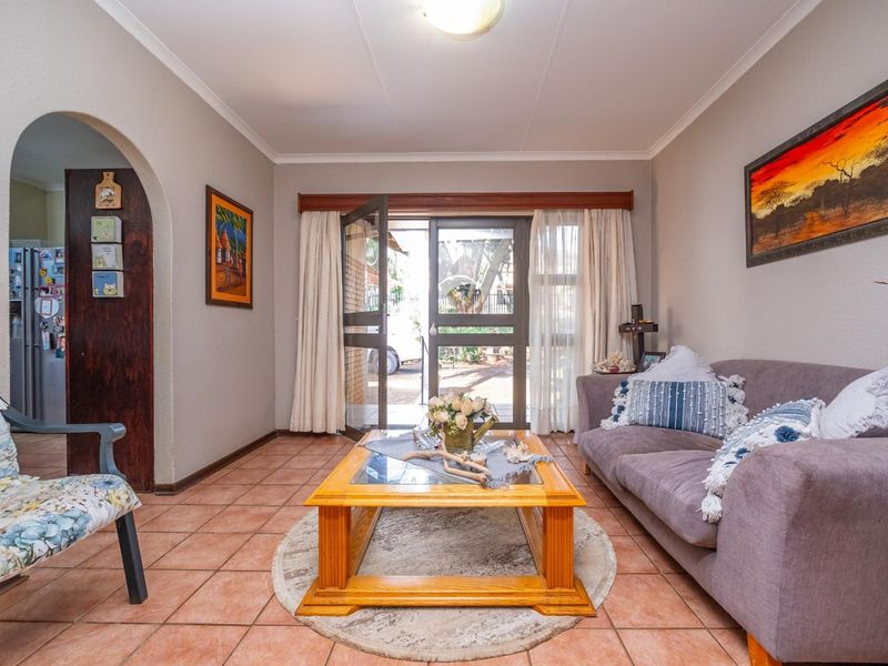 Freehold 6 Bedroom 4.5 Bathrooms 2 Garages with Solar for sale - Photo 3