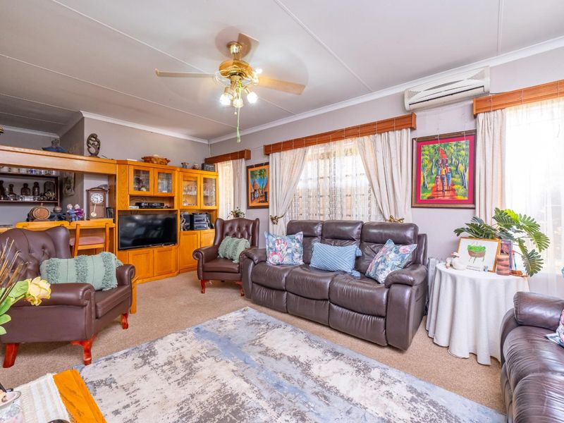 Freehold 6 Bedroom 4.5 Bathrooms 2 Garages with Solar for sale - Photo 6