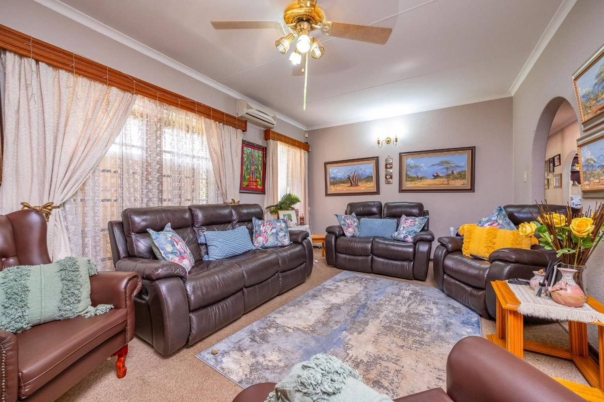 Freehold 6 Bedroom 4.5 Bathrooms 2 Garages with Solar for sale - Photo 5