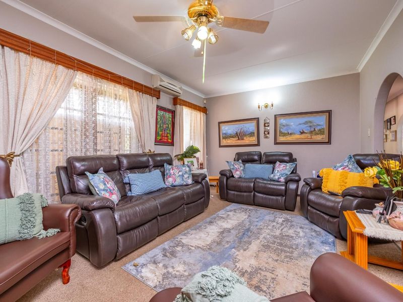 Freehold 6 Bedroom 4.5 Bathrooms 2 Garages with Solar for sale - Photo 5