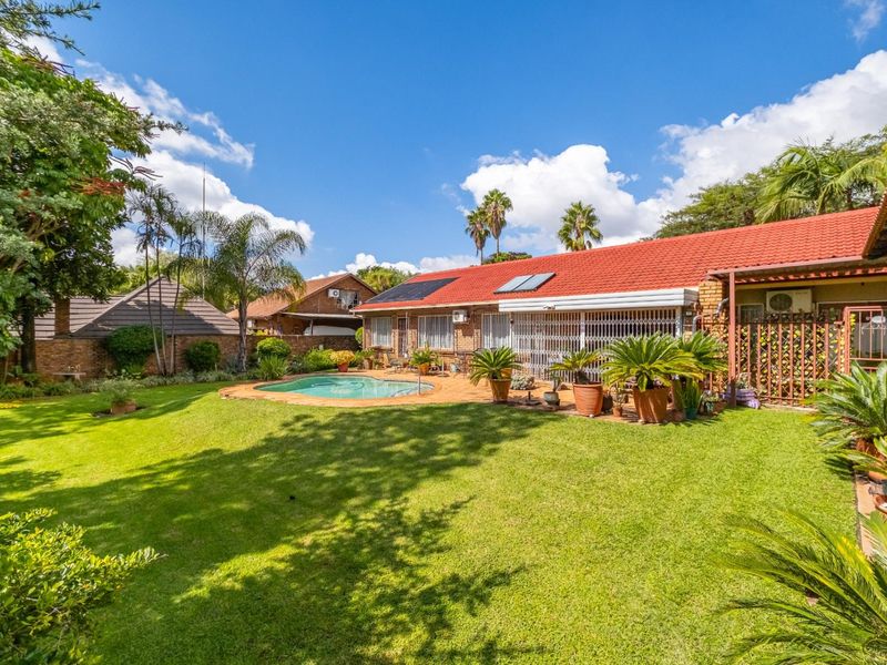 Freehold 6 Bedroom 4.5 Bathrooms 2 Garages with Solar for sale - Photo 1