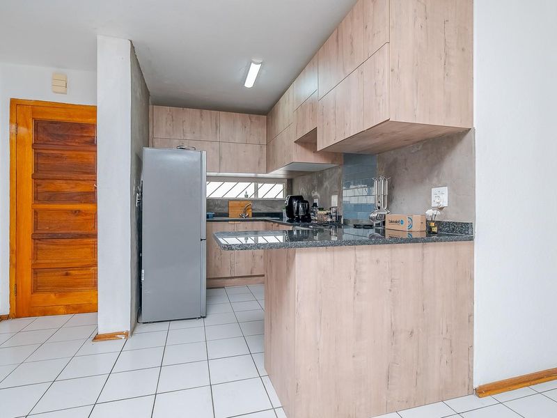 Modern Elegance in the Heart of Bryanston - Photo 6