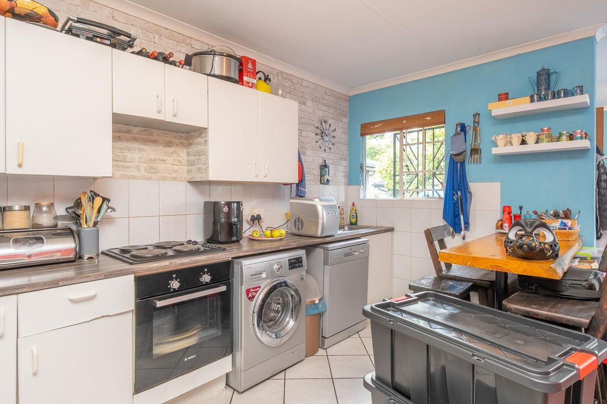 Secure First Floor 2Bed 1Bath Apartment  For Sale- Boskruin - Photo 5
