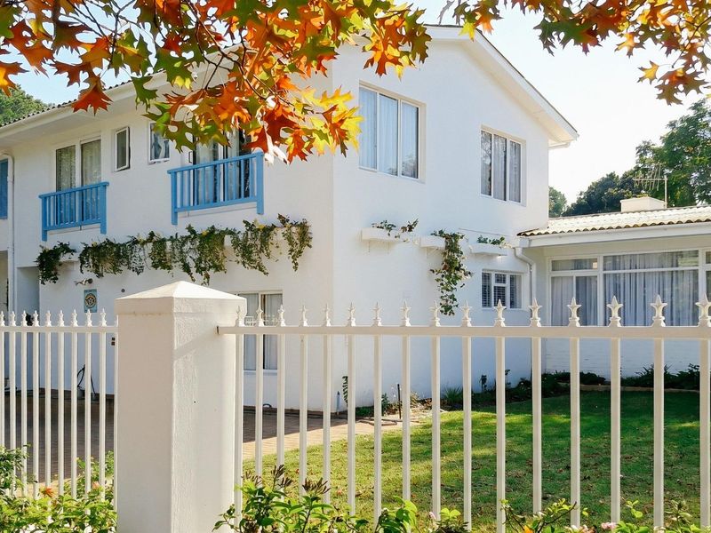 RARE 9-BEDROOM GEM IN ONDER-PAPEGAAIBERG - Photo 1