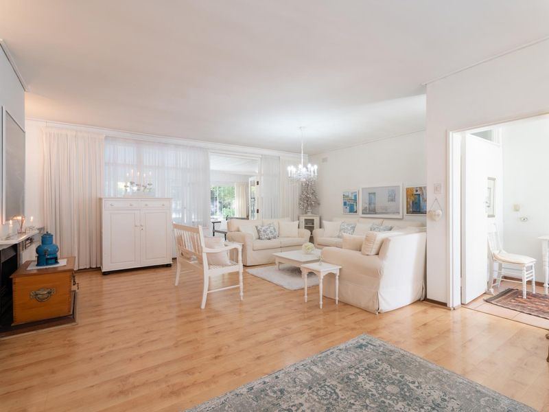 RARE 9-BEDROOM GEM IN ONDER-PAPEGAAIBERG - Photo 9
