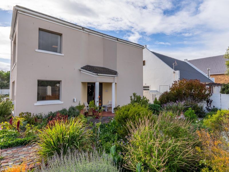 Well-located North-Facing Home with exceptional potential in Westcliff - Photo 2