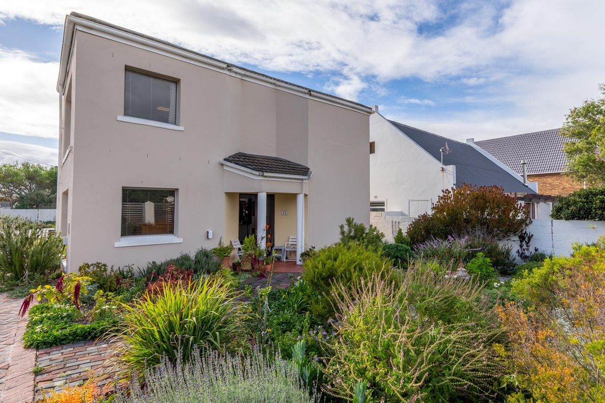 Well-located North-Facing Home with exceptional potential in Westcliff - Photo 2