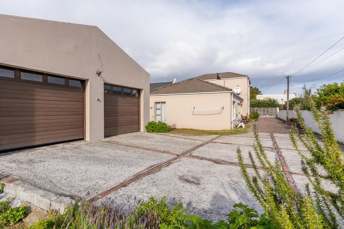 Well-located North-Facing Home with exceptional potential in Westcliff - Photo 4