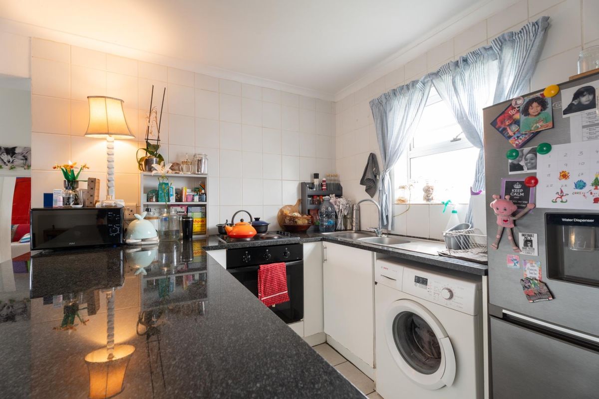 Stunning 2-bedroom apartment in the ever popular Aroma Sands complex in Vredekloof East, Brackenfell - Photo 3