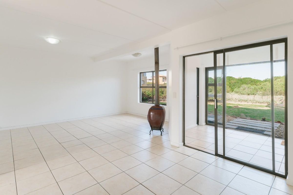4 Bedroom Townhouse to Rent | Langebaan Country Estate | Prime Location - Photo 5