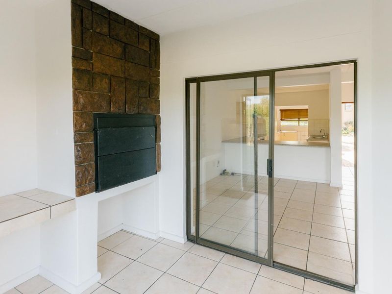 4 Bedroom Townhouse to Rent | Langebaan Country Estate | Prime Location - Photo 10
