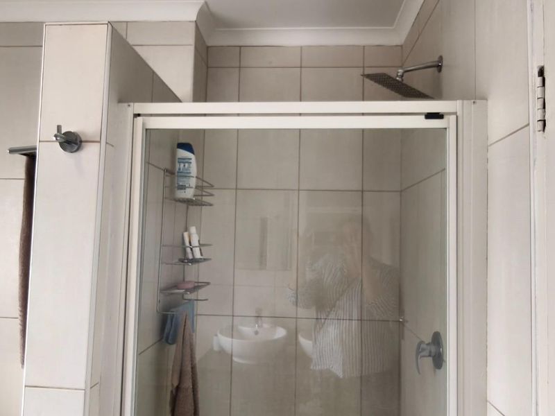 3 Bedroom with Study 2.5 Bathroom 2 Garages with Swimming Pool for Sale in Amberfield - Photo 10