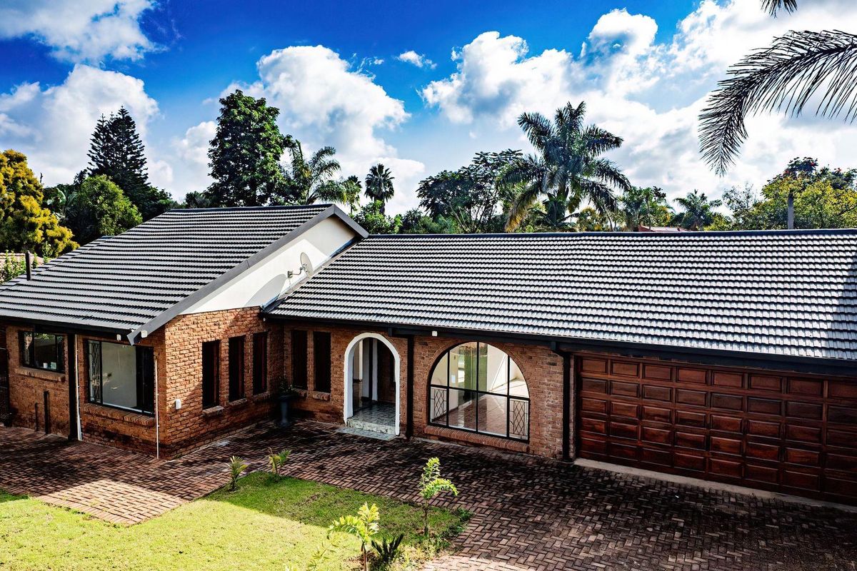 Spacious 3-Bedroom Home with Pool and Room to Add Your Touch - Photo 3