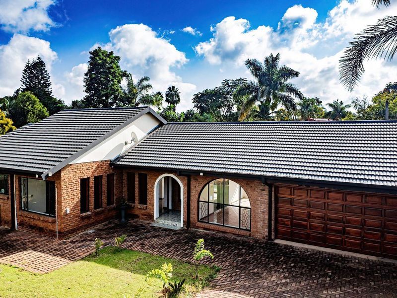 Spacious 3-Bedroom Home with Pool and Room to Add Your Touch - Photo 3