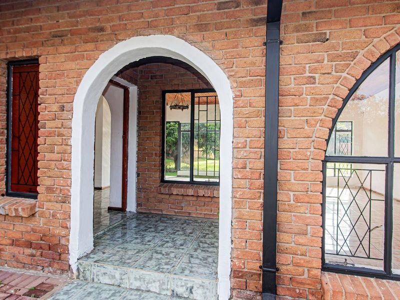 Spacious 3-Bedroom Home with Pool and Room to Add Your Touch - Photo 5