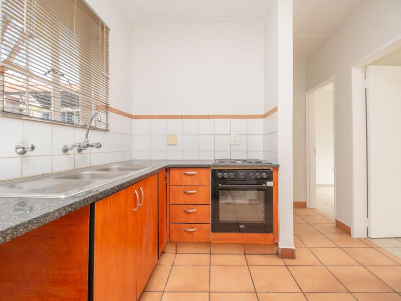 Ground Floor 2 Bed Apartment with Massive Garden - Photo 10