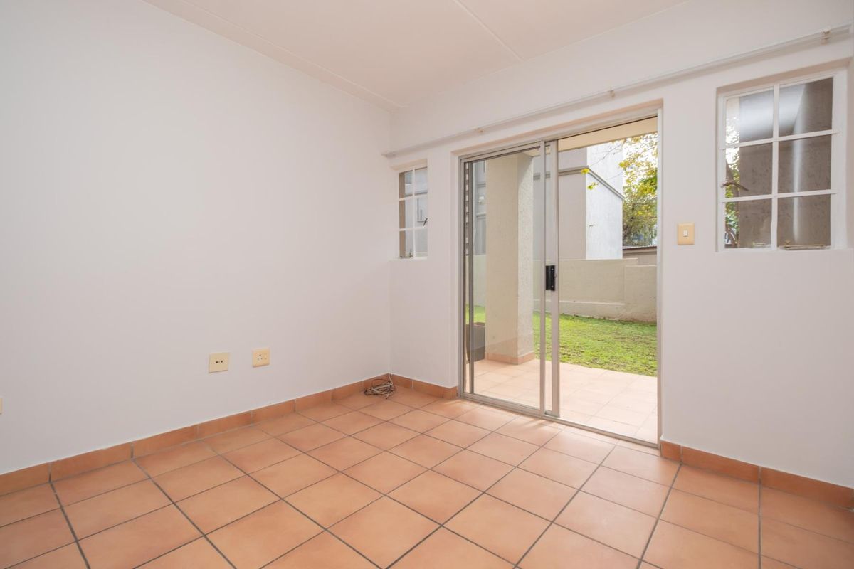 Ground Floor 2 Bed Apartment with Massive Garden - Photo 5