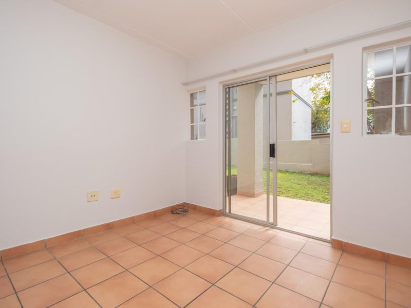Ground Floor 2 Bed Apartment with Massive Garden - Photo 5