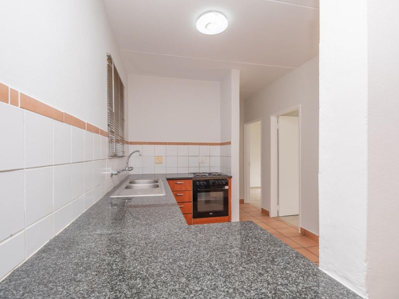 Ground Floor 2 Bed Apartment with Massive Garden - Photo 7