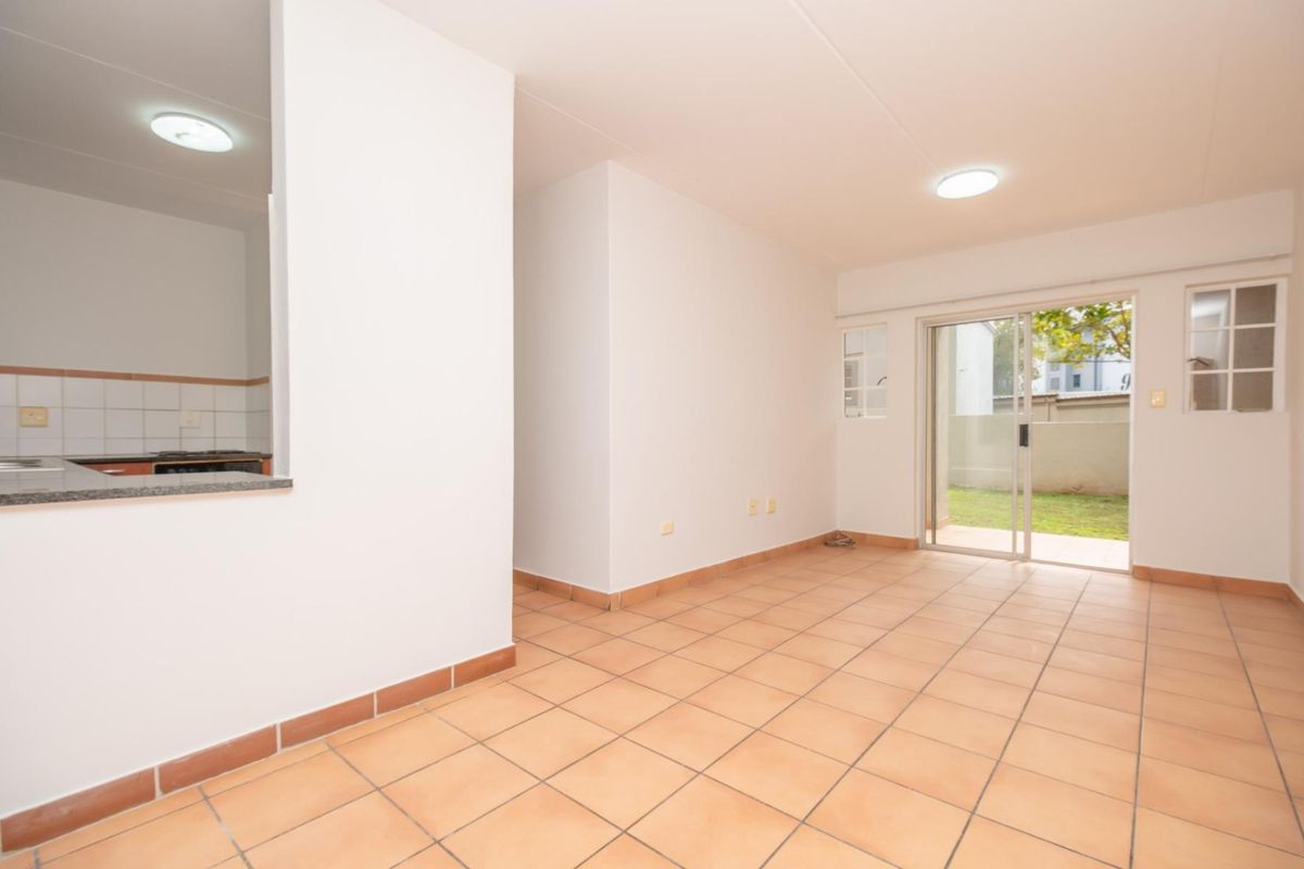 Ground Floor 2 Bed Apartment with Massive Garden - Photo 2