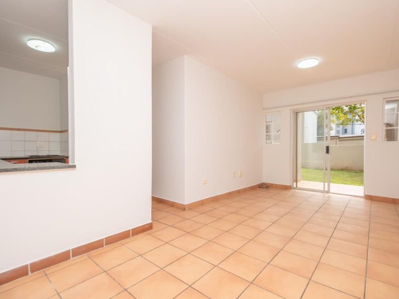 Ground Floor 2 Bed Apartment with Massive Garden - Photo 2