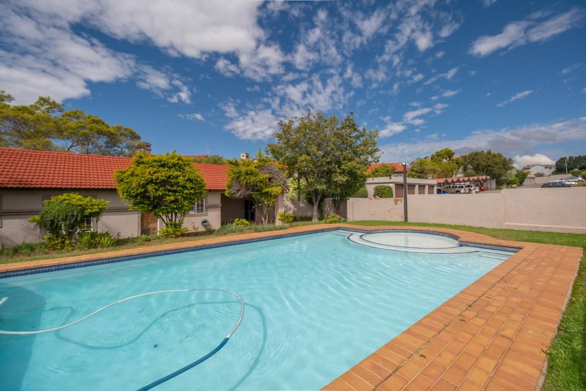 Ground Floor 2 Bed Apartment with Massive Garden - Photo 3