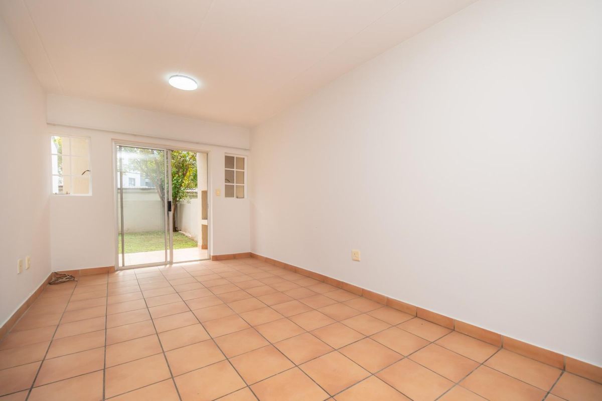 Ground Floor 2 Bed Apartment with Massive Garden - Photo 4