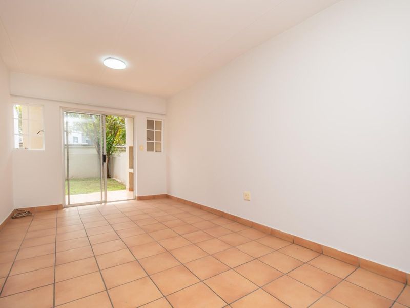 Ground Floor 2 Bed Apartment with Massive Garden - Photo 4