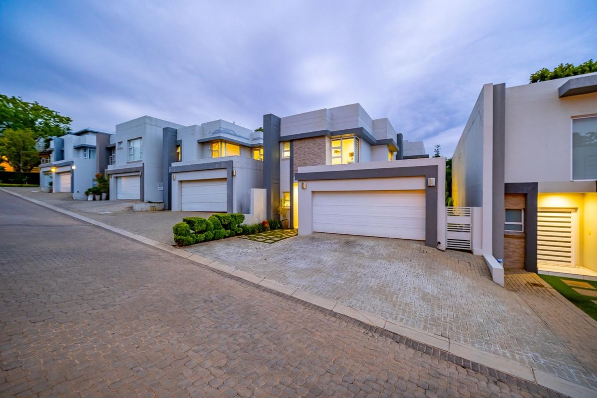 Modern 3-Bedroom All En-Suite Cluster with Pool in , Bryanston East - Photo 3