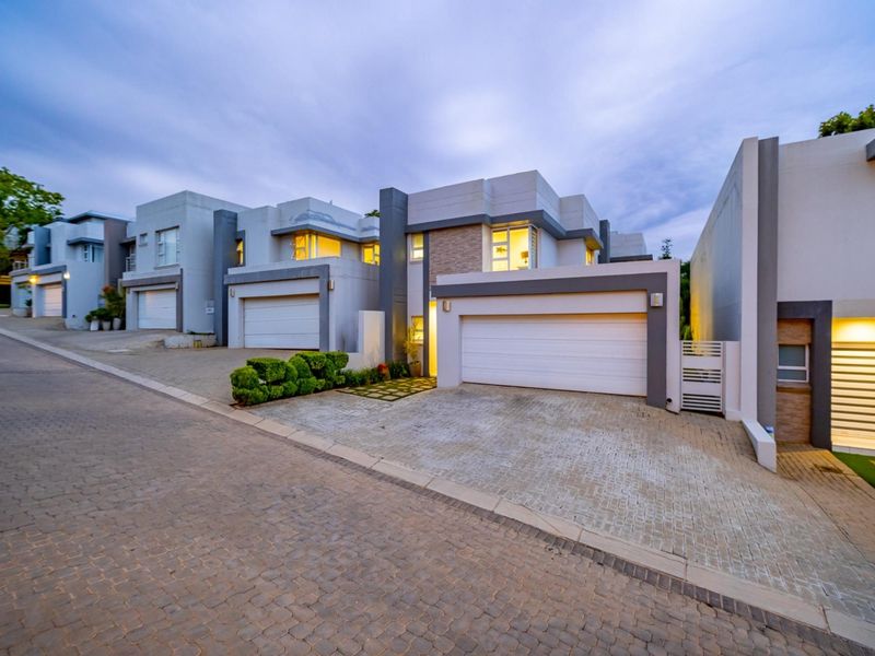 Modern 3-Bedroom All En-Suite Cluster with Pool in , Bryanston East - Photo 3