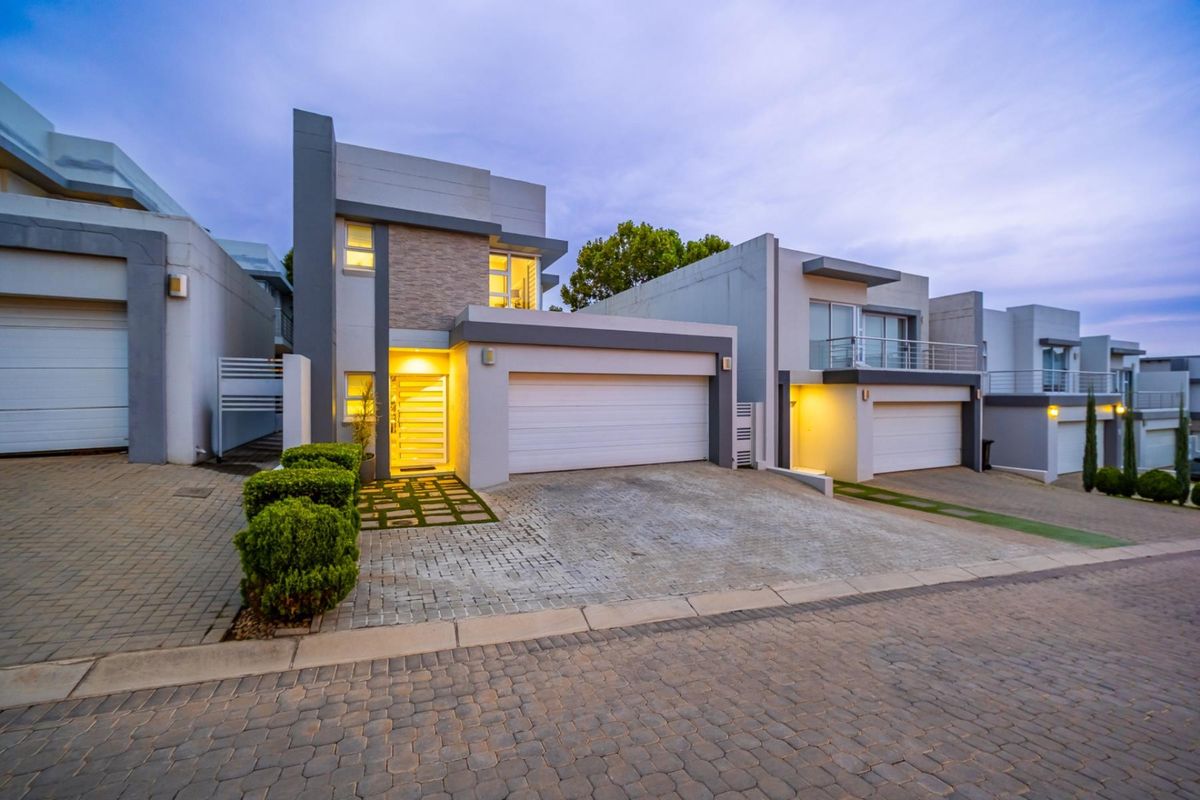 Modern 3-Bedroom All En-Suite Cluster with Pool in , Bryanston East - Photo 2