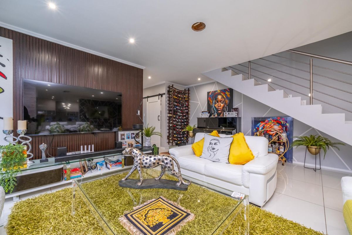 Modern 3-Bedroom All En-Suite Cluster with Pool in , Bryanston East - Photo 5