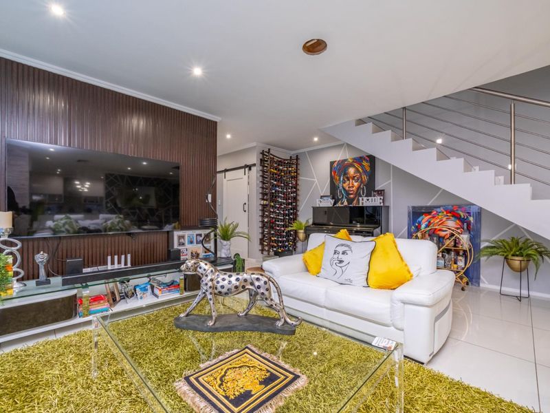 Modern 3-Bedroom All En-Suite Cluster with Pool in , Bryanston East - Photo 5