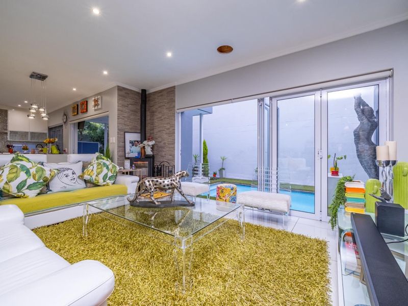 Modern 3-Bedroom All En-Suite Cluster with Pool in , Bryanston East - Photo 7
