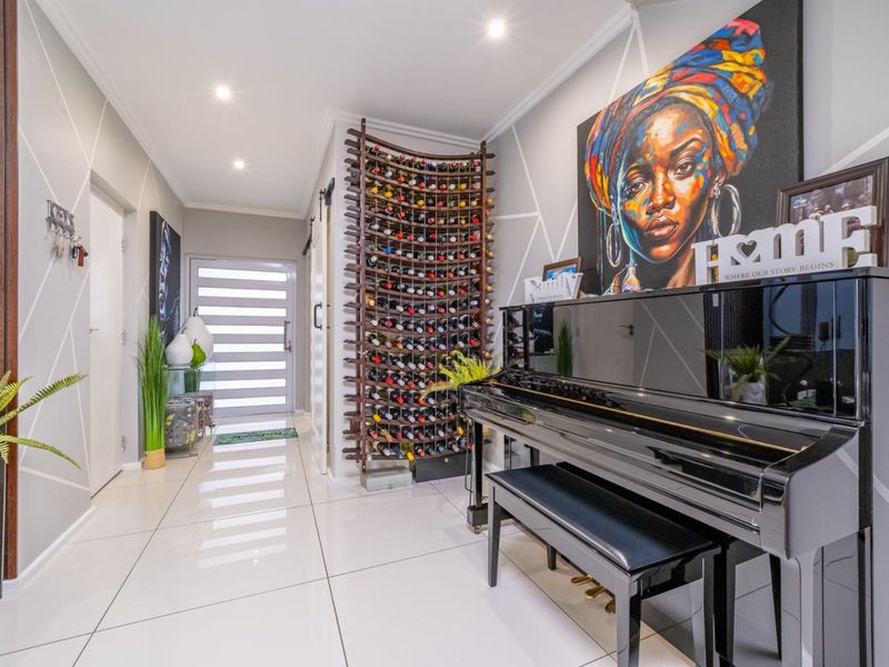 Modern 3-Bedroom All En-Suite Cluster with Pool in , Bryanston East - Photo 9