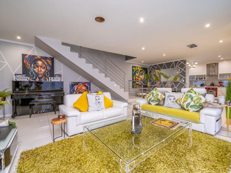 Modern 3-Bedroom All En-Suite Cluster with Pool in , Bryanston East - Photo 2