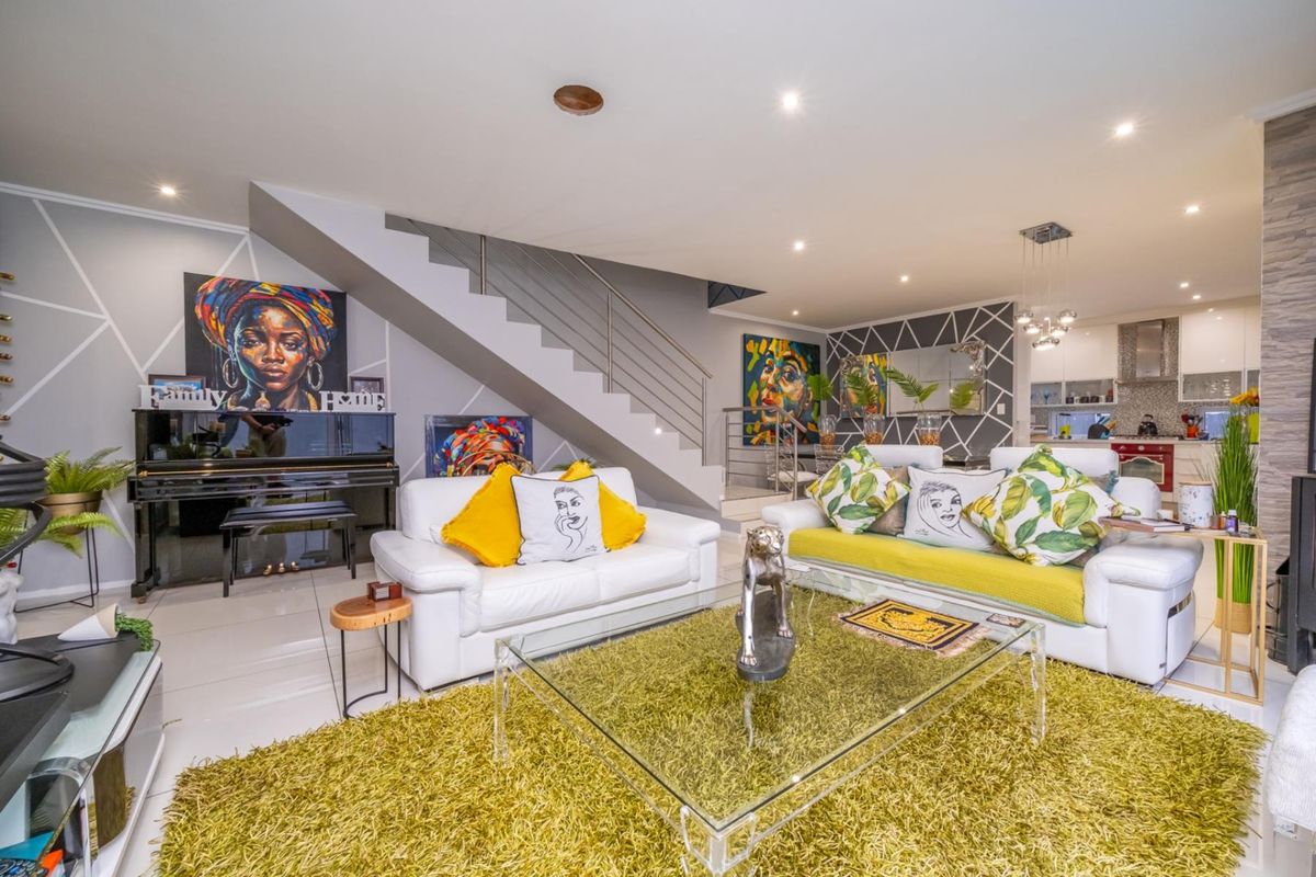 Modern 3-Bedroom All En-Suite Cluster with Pool in , Bryanston East - Photo 2